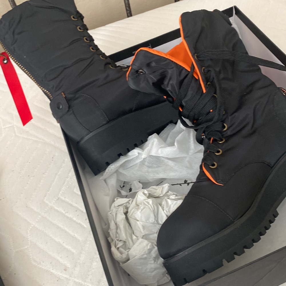 Combat boots